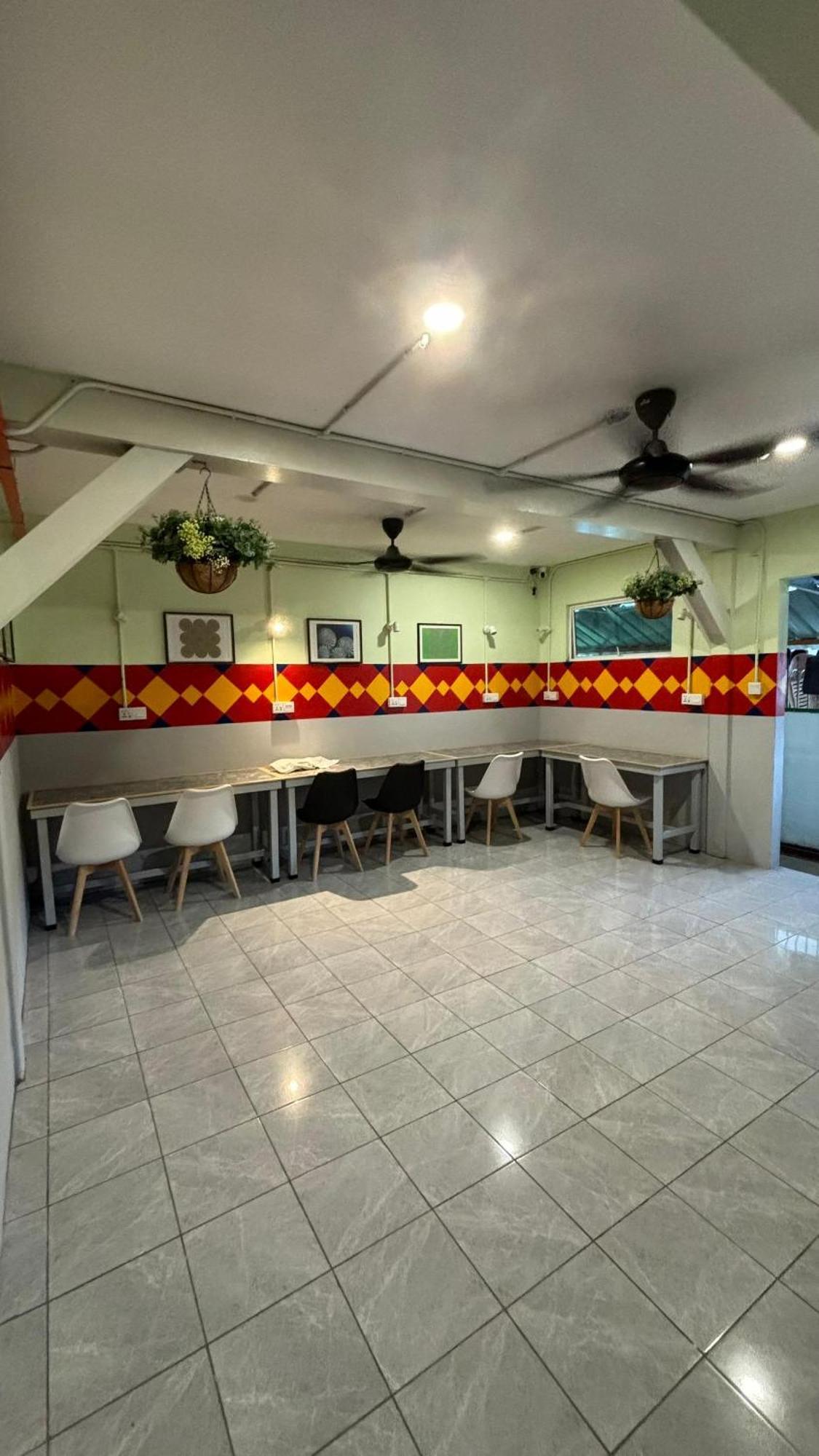5 Minutes Airport Lodge Kampong Patagas Exterior photo